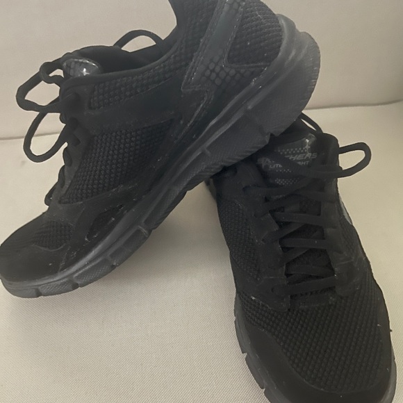 Brand new Skechers sneakers - Picture 2 of 3